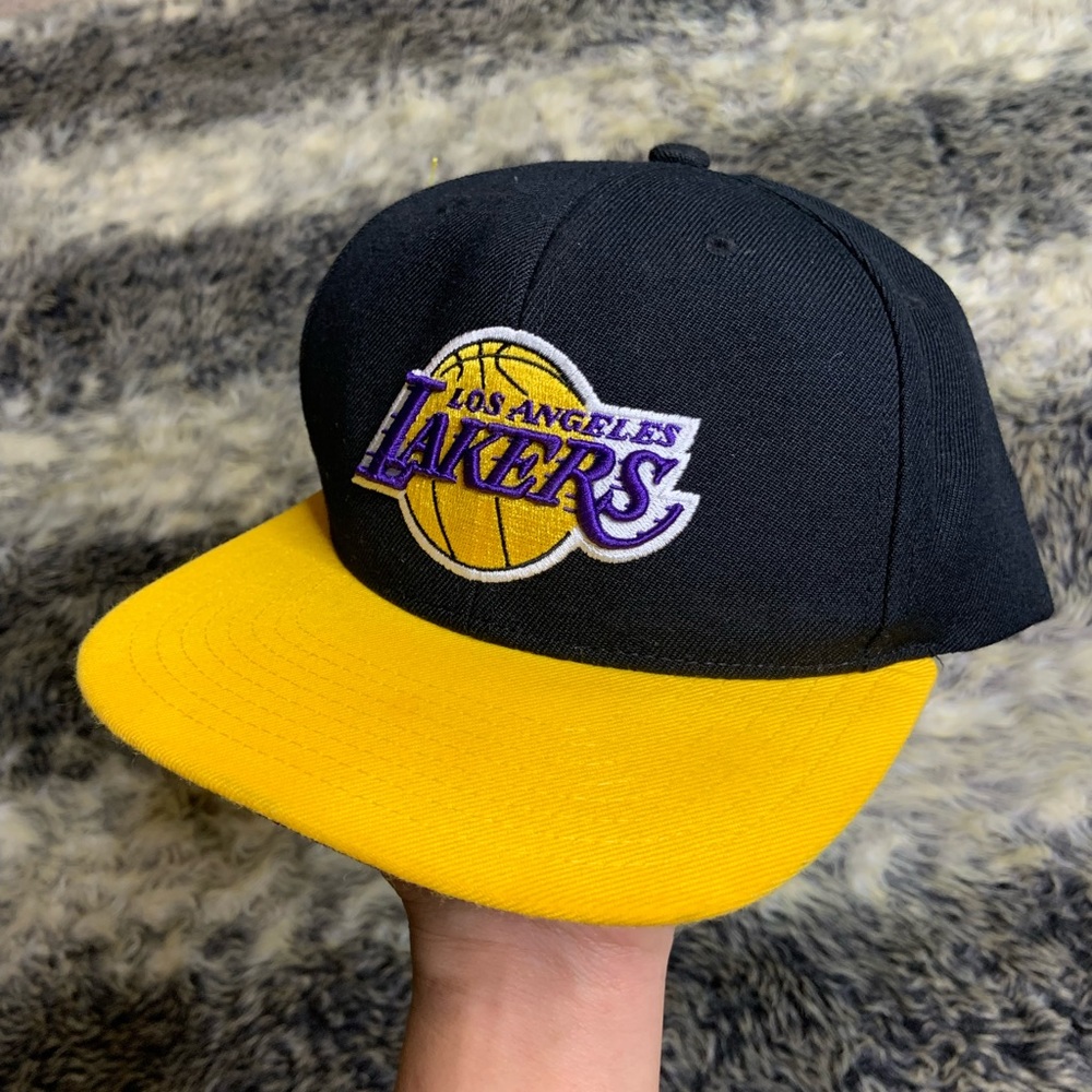 Mitchell & Ness LA Lakers Snapback Cap Black Yellow